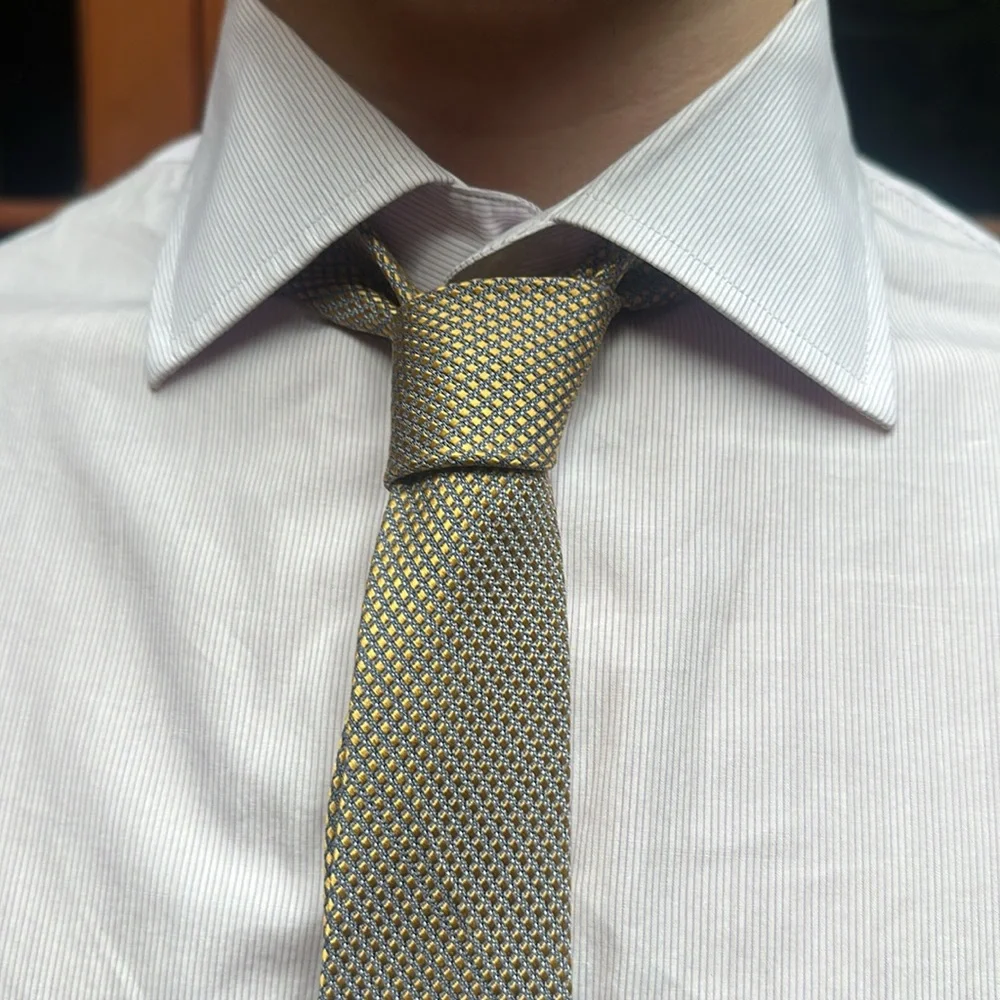 Michael Kors Slim Skinny Gold Blue Hand Made 100% Silk Jacquard Tie